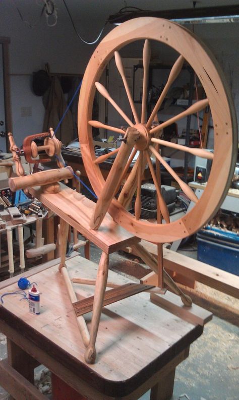 Spinning Wheel by Gabe Dwiggins -- Homemade spinning wheel featuring a 30" wheel. Constructed from plywood, hardwood, brass, and cold rolled steel. http://www.homemadetools.net/homemade-spinning-wheel-2 Make A Spinning Wheel, Spinning Yarn Wheel, Diy Spinning Wheel, Spinning Yarn Fiber, Wheel Craft, Wood Turning Lathe, Cold Rolled Steel, Spinning Wheels, Woodworking Patterns