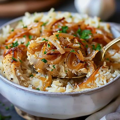 Crockpot French Onion Chicken, Onion Soup Crockpot, French Onion Chicken And Rice, Crockpot Chicken Casserole, Chicken And Rice Crockpot, Rice In Crockpot, Homemade French Onion Soup, Chicken Rice Bake, Crockpot Chicken Thighs