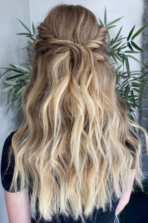 Simple And Elegant Half-Up Twist Simple Half Up Hairstyles, Pin Hairstyles, Half Up Do, Half Up Hairstyles, Twist Hairstyle, Hairstyle Examples, Bobby Pin Hairstyles, Hoco Hairstyles, Half Updo