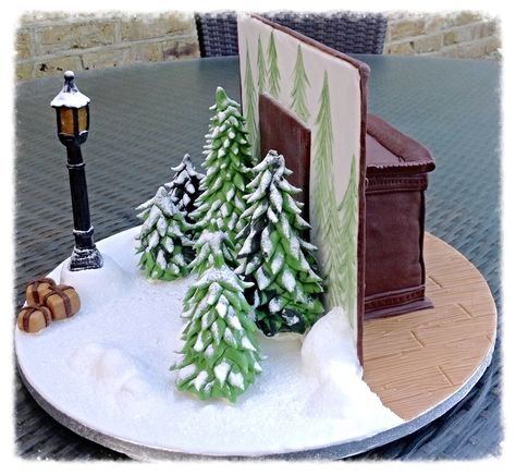 Hayley Halls Designs - Fantasy Narnia Cake Narnia Craft Ideas, Chronicles Of Narnia Theme Party, Narnia Cake Ideas, Narnia Decor, Narnia Cake, Narnia Birthday, Narnia Party, Narnia Wardrobe, Narnia Costumes