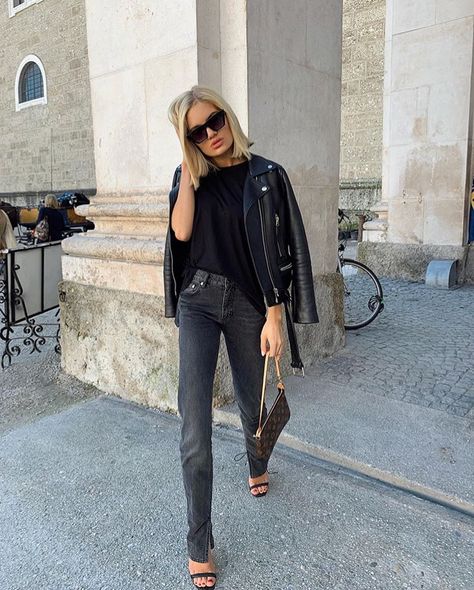 Minimal Streetstyle on Instagram: “By @viktoriahutter” Faded Black Jeans Outfit, Zara Street Style, Zara Europe, Zara Denim Jeans, Animal Print Jeans, Faded Black Jeans, Black Jeans Outfit, Zara Fashion, Straight Crop Jeans