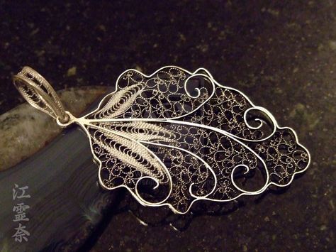 jewelry with filigree | Silver filigree pendant by Erena71 Filigrana Jewelry, Diy Pearl Necklace, Arte Quilling, Wire Jewelry Patterns, Quilled Jewellery, Rings Style, Wire Wrapped Jewelry Tutorials, Handmade Silver Jewellery, Cleaning Silver Jewelry