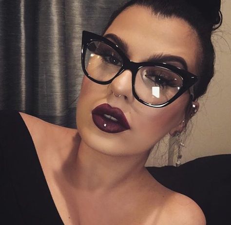 Pinterest: @claudiagabg Cat Eye Glasses Makeup, Pointy Sunglasses, Black Cat Eye Glasses, Black Cat Eye, High Fashion Accessories, Melt Cosmetics, Glasses Makeup, Eye Glasses Frames, Cute Glasses