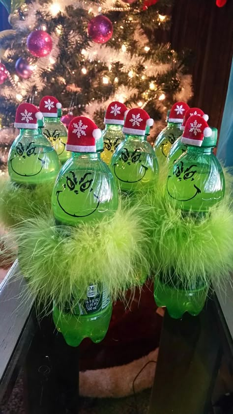 Grinch Pop Bottles Merry Grinchmas! Grinch Birthday Party, Grinch Night, Grinch Party Ideas, Grinchmas Party, Grinch Birthday, Christmas Party Ideas For Teens, Grinch Ideas, Grinch Day, Grinch Tree