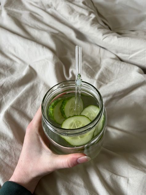 Cute aesthetic turtle straws in cucumber water Pinterest ice clean eating water health inspo scandi vibes ikea Nordic homeware glass straws sustainable home ice mason jar Cucumber Aesthetic Wallpaper, Drinking Water Asthetics Photos, Cucumber Mask Aesthetic, Cucumber Water Aesthetic, Drinking More Water Aesthetic, Aesthetic Turtle, Lemon Cucumber Water Aesthetic, Pitcher Of Water, Weight Watchers Soup Recipes