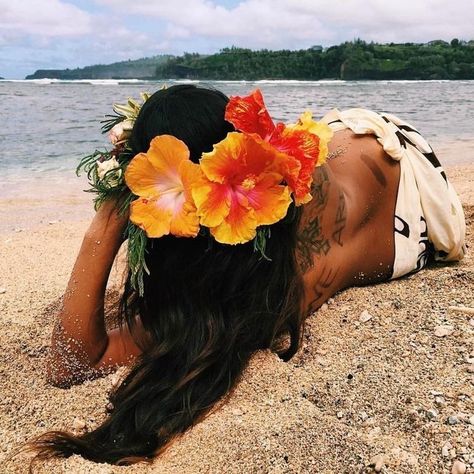 Hawaiian Dancers, Polynesian Art, Hawaiian Art, Hawaiian Culture, Flower Therapy, Island Vibes, Island Style, Island Girl, Tropical Vibes