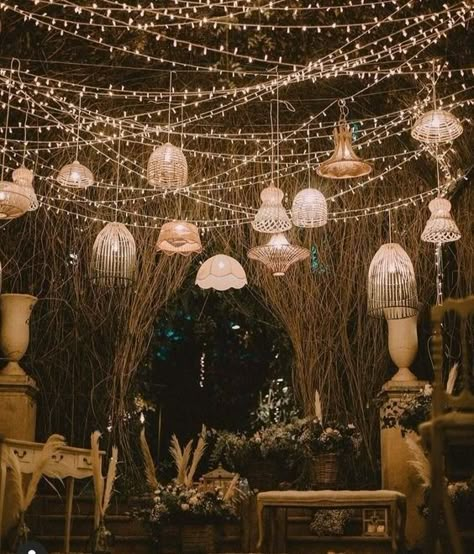 Sundowner Decor Ideas, Boho Theme Sangeet Decor, Night Engagement Decor, Indian Wedding Cocktail Decor, Bohemian Engagement Decor, Boho Indian Wedding Decor, Cocktail Party Decorations Night, Sangeet Decor Ideas, Indian Wedding Night