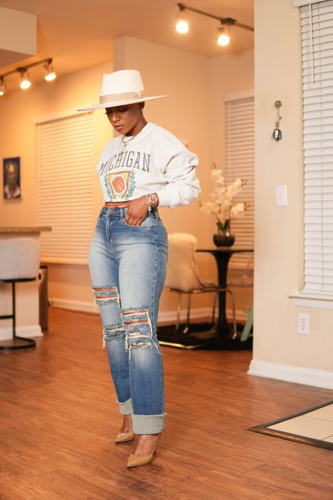 50 Year Old Outfit Ideas, Live Music Outfit Ideas, Black Woman Fashion Classy, Casual Outfits For Women Over 50, Plus Size Date Night Outfits Casual, Jean Model, Look Jean, Abercrombie Jeans, Classy Casual Outfits