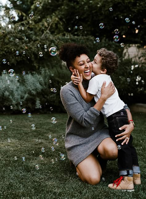 Diner Photography, Sweet Photoshoot, Mommy Son Pictures, Mother Son Photos, Family Photoshoot Poses, Tamera Mowry, Fun Family Photos, Mother Son Photography, Summer Family Photos