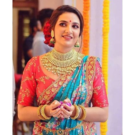 South indian jwellery Design - Subhashree Ganguly Subhashree Ganguly, Saree, Actresses, Queen, Photo And Video, Instagram Photos, Instagram Photo, On Instagram, Beauty