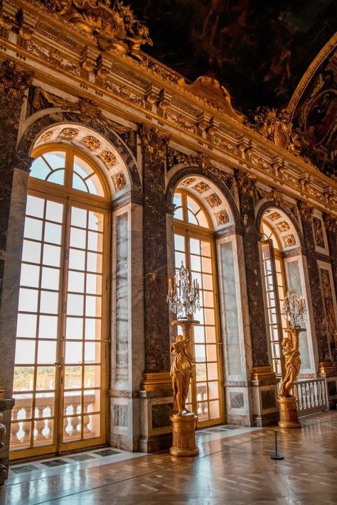 French Castle Interior, Victorian Castle, Chateau Versailles, Neoclassical Interior, Old Manor, French Castles, Castle Aesthetic, Castles Interior, Royal Aesthetic