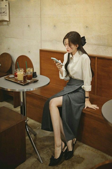 Formal Feminine Outfit, Elegant Feminine Style Classy, Korean Feminine Fashion, Feminine Korean Outfits, Feminine Korean Fashion, Korean Feminine Outfits, Korean Fashion Feminine, Feminine Classy Outfits, Korean Classy Outfits