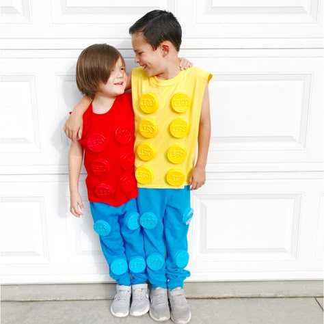 Lego Dress Up Diy, Lego Diy Costume, Lego Family Costume, Lego Costume Diy Kids, Diy Lego Costume, Lego Outfit, Lego Man Costume Diy, Lego Halloween Costume, Diy Lego Halloween Costume