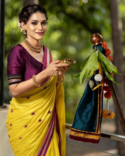 Ganpati Saree Look, Khan Sadi Blouse Design, Ilkal Saree Photoshoot, Sankranti Saree Look, Khun Blouse Designs Latest, Hairstyles On Paithani, Erkal Saree, Khan Saree Blouse Designs Latest, Maharashtrian Blouse Design