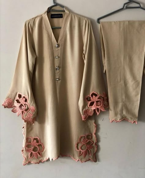 Style Outfits Summer, Summer Vibes Aesthetic, Aesthetic Summer Outfits, Designer Aesthetic, Lace Dress Design, Designer Kurti Patterns, Kurti Embroidery Design, Pakistani Dresses Casual, Pakistani Fancy Dresses