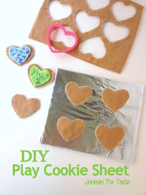 Diy Felt Food, Play Food Diy, Recycle Cardboard, Kids Play Food, Felt Toys Diy, Felt Food Diy, Felt Food Patterns, Felt Cupcakes, Dramatic Play Preschool