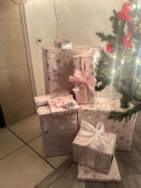 Pink Christmas Wrapping, Christmas Ballet, Ribbon Wrapping, Pink Christmas Gifts, Christmas Tree With Presents, Gifts Pink, Christmas Dreaming, Wrapping Presents, Pink Xmas