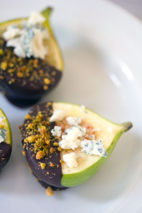 Chocolate Dipped Figs for one of the 10 Best Make Ahead Holiday Appetizers #holidays #appetizer #partyfood Impressive Meals, Fall Appetizer, Canapes Recipes, Fall Appetizers, Gorgonzola Cheese, Delicious Thanksgiving, Fruit Dishes, Thanksgiving Appetizers, Holiday Appetizers