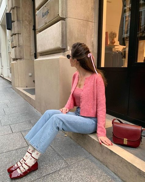 French Feminine Style, Red Jeans Outfit, Summer Modest Outfits, Peacoat Outfit, Red Shoes Outfit, Parisian Outfits, Pink Peacoat, Modest Casual Outfits, Style Parisienne