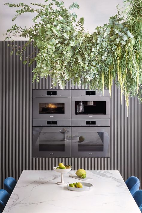 Miele Kitchen Design, Miele Kitchen Appliances, Built In Kitchen Appliances, Miele Kitchen, Kitchen Appliance Storage, Miele Appliances, Smart Home Appliances, Appliances Storage, Domestic Appliances