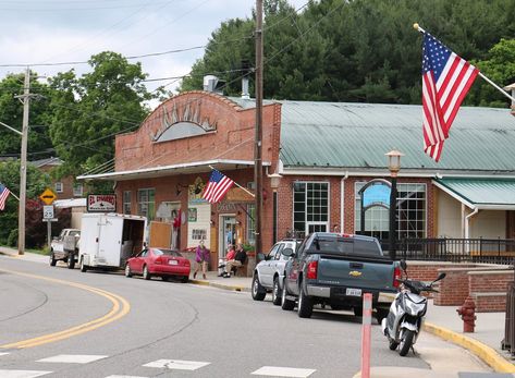 There's just one rule when it comes to dining at the Dogtown Roadhouse: expect the unexpected. Virginia Bucket List, Floyd Virginia, Handmade Pizza, Pizza Parlor, Creative Pizza, America Photo, Gorgonzola Cheese, Pizza Menu, Expect The Unexpected