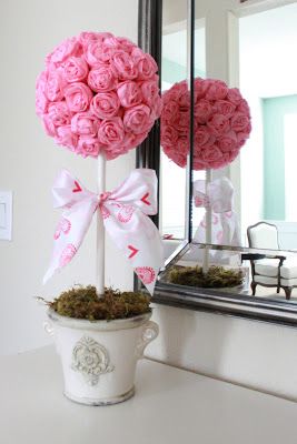 Creations by Kara: 18 DIY Flower Projects to Decorate Your Home for Spring Valentines Bricolage, Crepe Paper Roses, Paper Rosettes, Creative Valentines, Romantic Valentine, Valentine Day Crafts, Valentines Day Decorations, Crepe Paper, Paper Roses