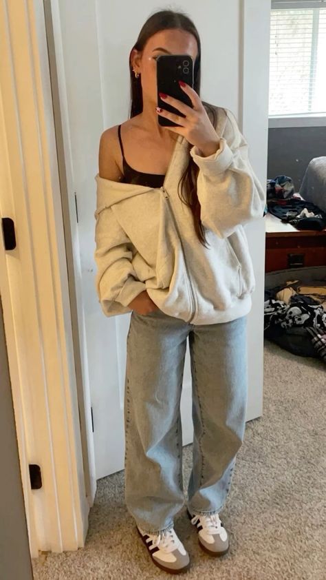 Basics Fall Outfits, Basic Outfits College, Off The Shoulder Hoodie Outfit, Fit Ideas Streetwear, Everyday Fashion Outfits 2024, Straight Girl Outfits, Clean Girl Fits For School, Basic Girl Outfits Aesthetic, That Girl Fits