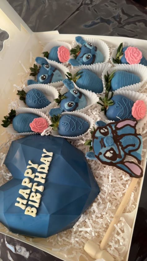 Birthday Chocolate Covered Strawberries, Lilo And Stitch Cake, Donut Decorating Ideas, Lilo And Stitch Characters, ليلو وستيتش, Lilo And Stitch Merchandise, Stitch Cake, Lilo And Stitch Quotes, Birthday Chocolate