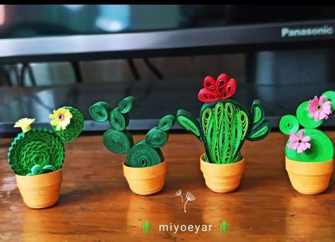 Paper Quilling Cactus, Quilling 3d, Paper Things, Quilling Paper Craft, Bullet Journal School, Quilling Patterns, Paper Artwork, Quilling Designs, Quilling Art