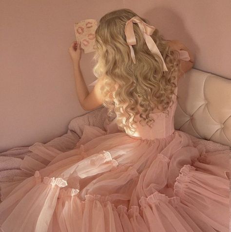 charlotte la bouff aesthetic | the princess and the frog Charlotte La Bouff, Pink Princess Aesthetic, Pretty Pink Princess, Royalty Aesthetic, Blonde With Pink, By Any Means Necessary, Baby Pink Aesthetic, Princess Core, Dress Aesthetic