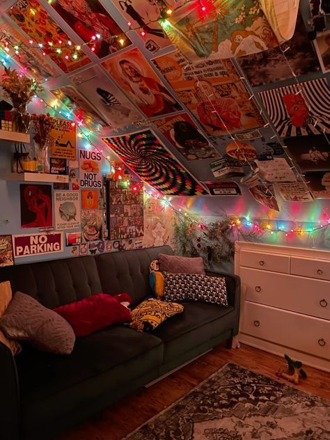 Chill Room Inspiration, Junk Room Aesthetic, Maximalist Living Room Ideas, Alt Living Room, Hang Out Room Ideas, Grunge Living Room, Relatable Comics, Hangout Room, Dream Bedroom Inspiration