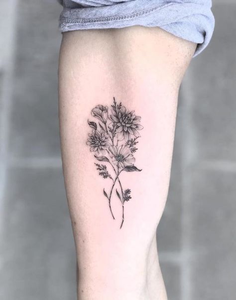 15 Beautiful Flower Tattoo Design Ideas - Top Beauty Magazines Dahlia Flower Tattoos, Dahlia Tattoo, Small Tattoo Ideas For Women, Small Quote Tattoos, Bouquet Tattoo, Beautiful Flower Tattoos, Small Tattoo Ideas, Chest Piece Tattoos, Bff Tattoos