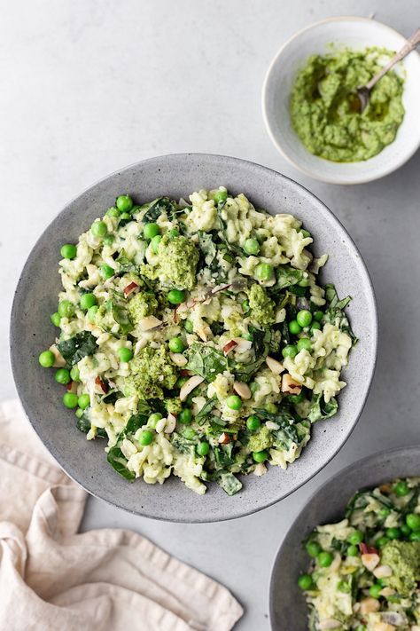 Vegan Spring Greens, Leek, Pea and Pesto Risotto #vegan #recipe #risotto Recipe Risotto, Pesto Risotto, Risotto Vegan, Vegan Risotto, Vegan Comfort Food, Risotto Recipes, Sunday Lunch, Recipes Vegetarian, Vegan Recipe