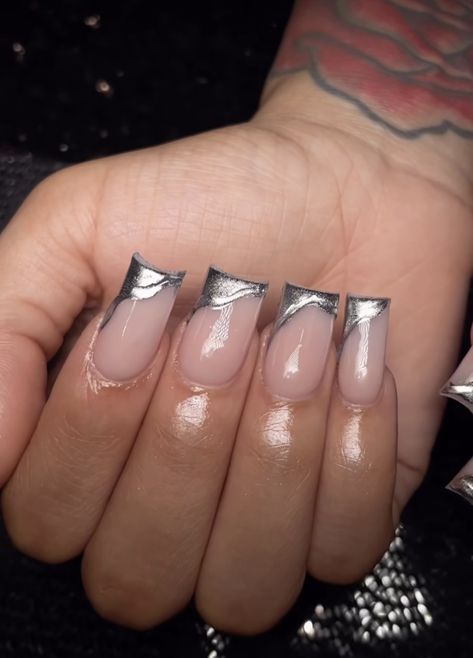 Chrome And Croc Nails, Silver Crome Nails Design Square, 3d Chrome Nails Short, Cute Short Nail Sets Chrome, Silver Chrome Short Nails, Square Silver Chrome Nails, Chrome Nails Designs Square, Silver Chrome Nails With Cross, Semi Nails