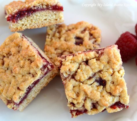 Jam Squares, Parve Desserts, Small Commercial Kitchen, Cinnamon Streusel Coffee Cake, Betty Crocker Cake Mix, Chocolate Chip Banana Bread Recipe, Cookie Crumble, Bistro Kitchen, Square Recipes