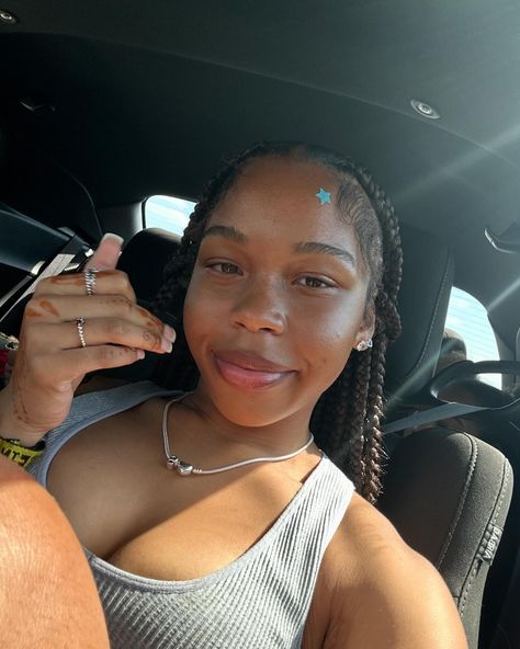 i got my hair done😇😇😇🥹🥹🥹🥰🥰🥰🥰🥰 Natural Face Black Women, Brownskin Baddie, Selfie In Car, Brown Skin Girl, Light Brown Skin, Pretty Dark Skin, Beauty Routine Checklist, Natural Black Women, Protective Hairstyles Braids