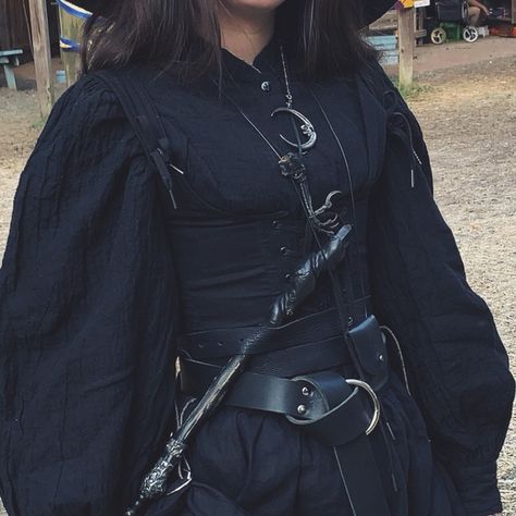 Ren Faire Bodice, History Bounding, Pirate Stuff, Ren Faire Outfits, Ren Faire Costume, Dark Mori, Fair Outfits, Ren Fest, Oc Stuff