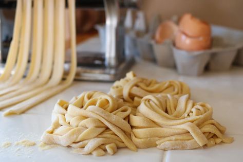 Sourdough Pasta Recipe, Make Pasta From Scratch, Pasta From Scratch, Einkorn Recipes, Egg Noodle Recipes, Homemade Egg Noodles, Peanut Butter Crunch, Sourdough Starter Discard Recipe, Make Pasta