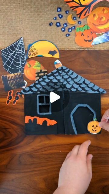 Diy Cardboard Haunted House, Halloween Photo Op, Cardboard Haunted House, Spooky Pictures, House Template, 3d House, Paper Stuff, Cardboard Art, Haunted Houses