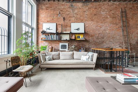 The nine-foot windows in this $1.4M Brooklyn Heights loft frame perfect views of the Brooklyn Bridge | 6sqft Loft With Windows, Brooklyn Style Interior, Brooklyn Cafe, Historic Windows, Bike Room, Brooklyn Style, Fulton Street, Brooklyn Brownstone, Brooklyn Heights