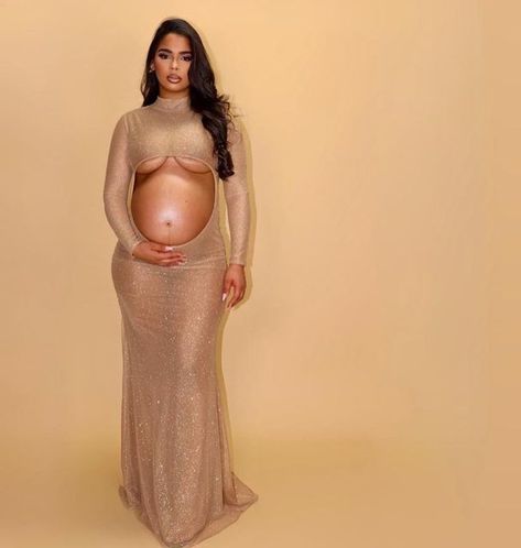 Gold Maternity Dresses, Maternity Picture Outfits, Elegant Maternity Dresses, Pregnancy Belly Photos, Cute Pregnancy Pictures, Maternity Photography Poses Couple, Maternity Photography Poses Pregnancy Pics, Maternity Photoshoot Outfits, Pretty Pregnant