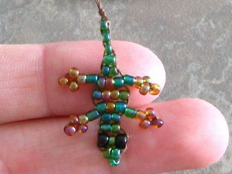 Beaded Gecko, Pony Bead Animals, Bead Lizard, Bead Animals, Beaded Projects, Pony Bead Crafts, Seed Bead Crafts, Beaded Spiders, Pony Bead Patterns