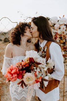 Boho Wedding Attire, Lgbt Wedding Attire, Trip Goals, Wlw Wedding, Thelma And Louise, Lgbt Wedding, Themed Weddings, Desert Vibes, Palm Springs Wedding