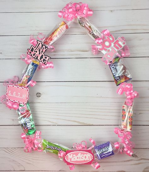 "💖💖These cute candy leis are a great alternative for party favors for any 🎈birthday party, 🎓graduation, 👰 bridal showers, 👸🏻recitals, 👶🏻 baby showers, 🏈 sporting event, 🎉special occasions or thanking your friends for coming to your party. It will put a smile on anyone.😊 DETAILS These candy leis and badges are handmade so they might differ slightly. Candy Leis are made with cellophane, curling ribbon and chenille stems to hold its shape. Badges are made with multi-layered cardstock so Dance Recital Candy Bouquet, First Dance Recital, Senior Recital, Candy Leis, Recital Gifts, Dance Recital Gift, Candy Lei, Dance Recital Gifts, Ballet Recital