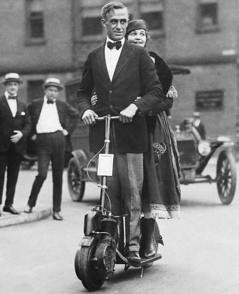 The 1915 Autoped Motorized Scooter – The World's First Powered Production Scooter Rare Historical Photos, Mystery Of History, Motor Scooters, 캐릭터 드로잉, Cool Motorcycles, Negroni, Vintage Motorcycles, Stonehenge, Mode Vintage