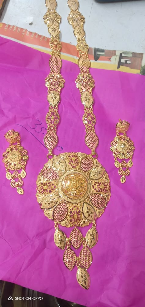 15grams Gold Necklace Designs, Pakistani Gold Jewelry, Traditional Gold Jewellery, Gold Jewellery Set, Pretty Gold Necklaces, Gold Earrings For Kids, Choker Necklace Online, Golden Jewellery, Wedding Jewellery Designs