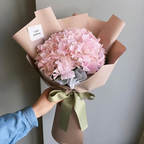 Hydrangea Bouquet, Boquette Flowers, A Bouquet Of Flowers, Gift Bouquet, Flowers Bouquet Gift, How To Wrap Flowers, Bouquet Arrangements, Trendy Flowers, Flowers Gift