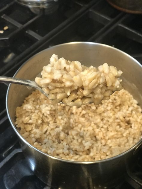 Oat Groats, Breakfast Porridge, Vegetarian Meal Prep, Warm Breakfast, Oats Breakfast, Steel Cut Oats, Sunday Meal Prep, Vegetarian Meal, What's For Breakfast