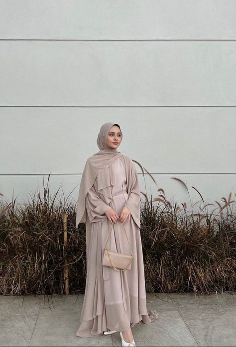 Eid Mubarak Outfit, Style Kondangan Hijab, Aesthetic Ootd, Muslim Fashion Hijab Outfits, Hijab Outfits, Muslim Fashion Hijab, Modesty Fashion, Fashion Hijab, Hijabi Outfits