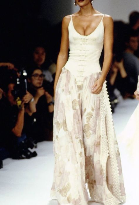 ✧༺༻∞ on Twitter: "Valentino 1994… " Helena Christiansen, Valentino Runway, Runway Gowns, 90s Runway Fashion, Runway Fashion Couture, Vintage Runway, Valentino Couture, Helena Christensen, 90's Fashion